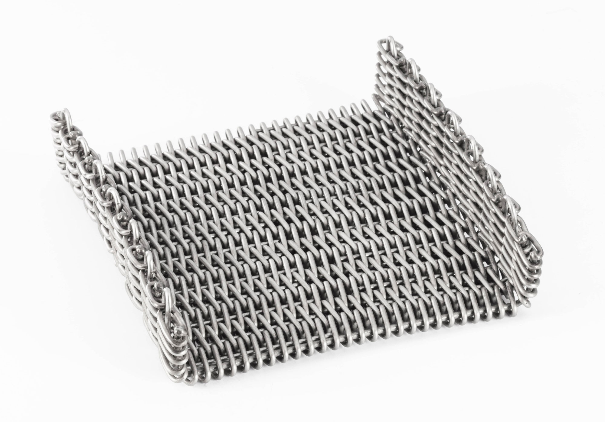 Balanced-Tue_B conveyor belt example with high edges.