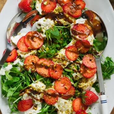 Strawberry arugula salad